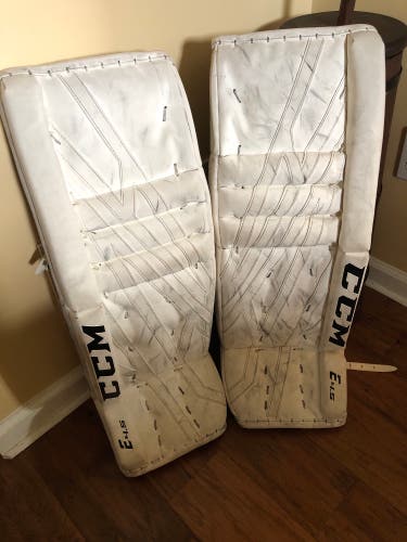 28" CCM Extreme Flex E4.5 Goalie Leg Pads