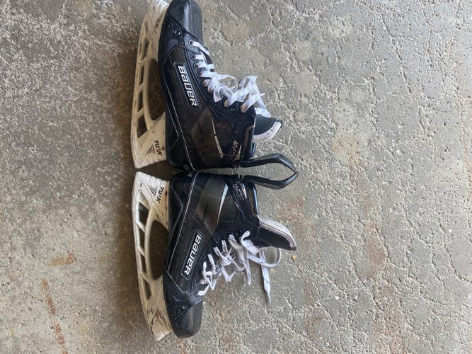 Used Bauer Regular Width Pro Stock Size 10.5 Supreme UltraSonic Hockey Skates