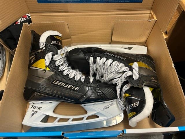 Senior New Bauer Supreme 3S Pro Hockey Skates Regular Width Size 7.5