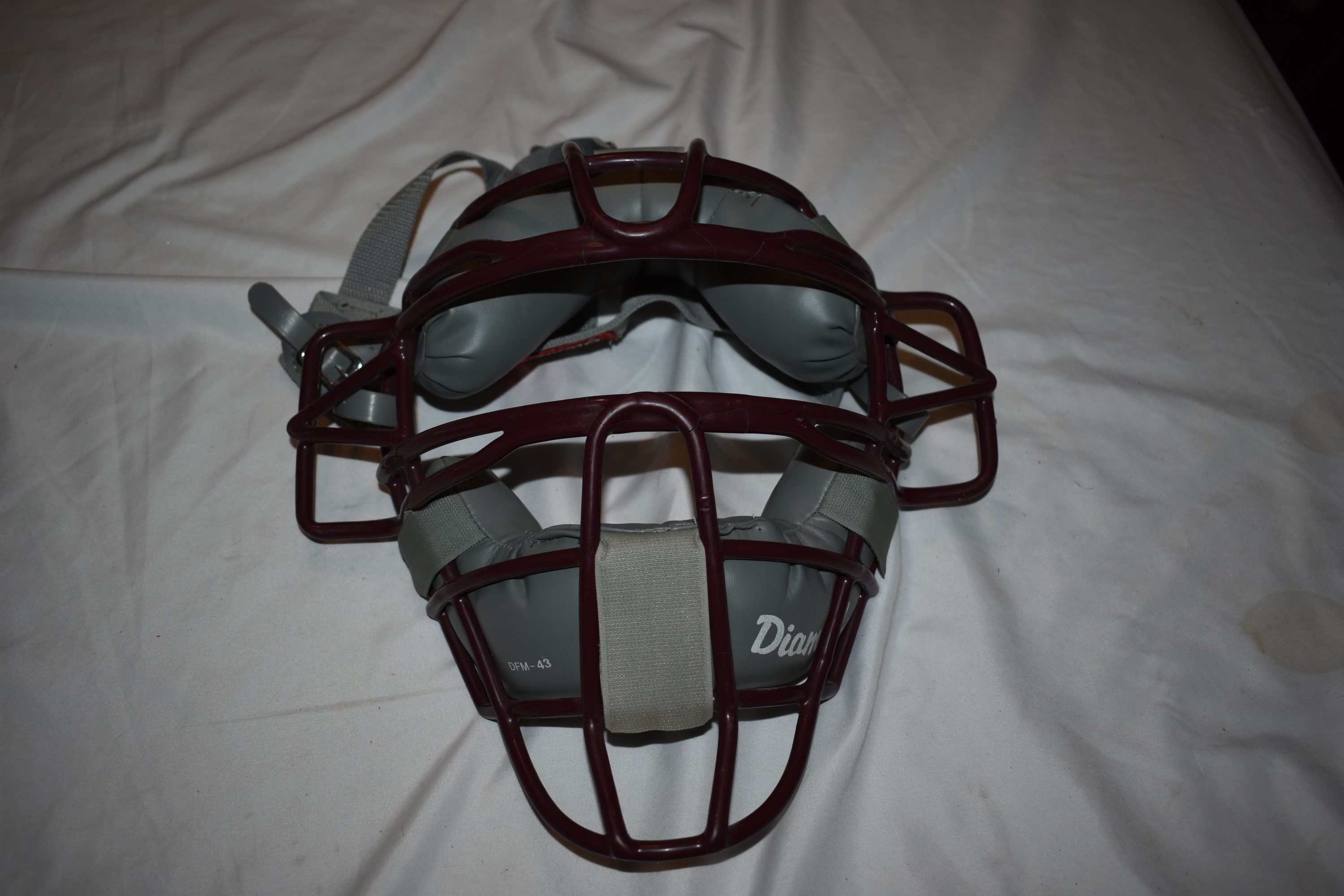 NEW - Diamond DFM-43 Catcher/Umpire Face Mask, Maroon/Brown