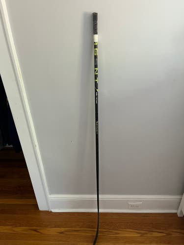Great condition Bauer agent lefty 70 flex p28 cut down less than half an inch