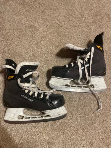 Used Bauer Regular Width Pro Stock Size 4 Supreme 140 Hockey Skates