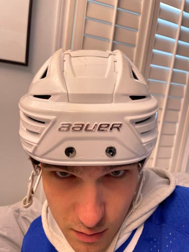 Used Large Bauer Re-Akt 150 Helmet