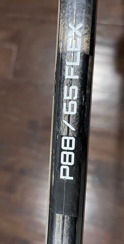 Intermediate Right Handed P88 Vapor Hyperlite Hockey Stick