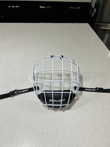 Medium Bauer Profile II Facemask - White