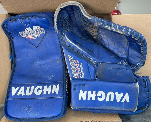 Vintage Vaughn Legacy B2000/T2000 glove and blocker. Blue