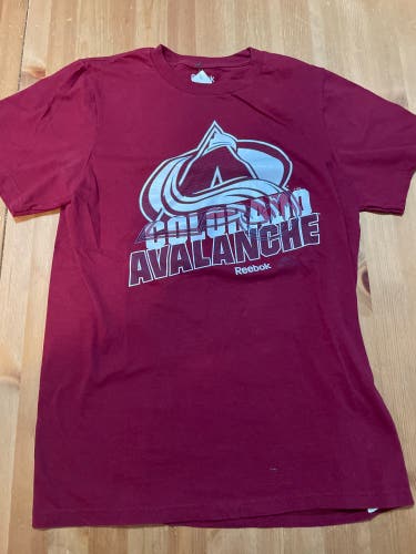 Colorado avalanche adult small t-shirt