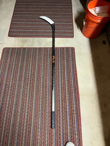 Intermediate Right Handed P28 Nexus E5 Pro Hockey Stick