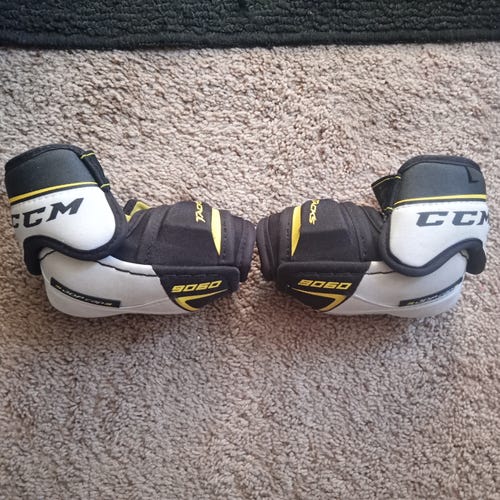 Used Small CCM Tacks 9060 Elbow Pads