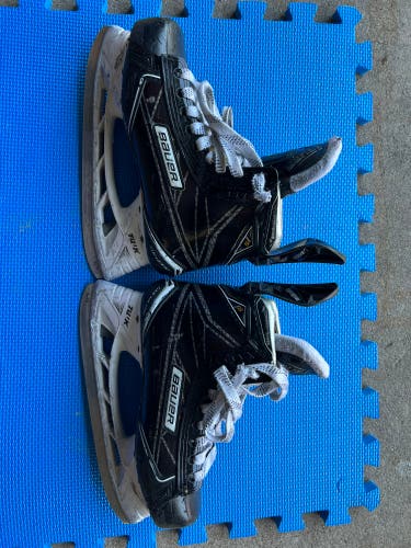 Used Bauer Regular Width  Size 4 Supreme 1S Hockey Skates
