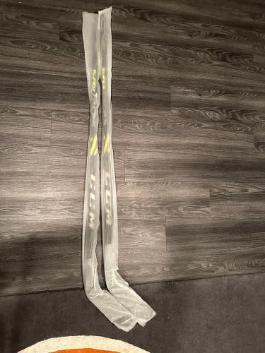 New 2 Pack LH CCM AS4 Pro Supertacks Stick 75 Flex P28 Curve w/ Grip