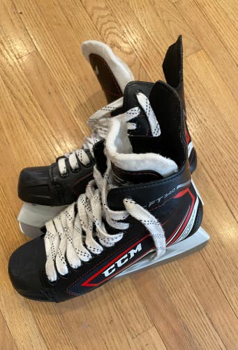 Used CCM JetSpeed FT340 Youth Hockey Skate