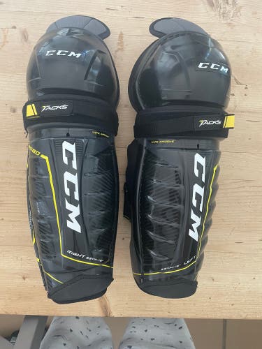 Used CCM  Tacks 9080 Shin Pads