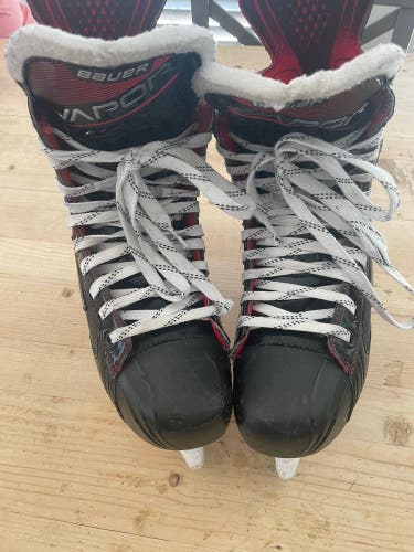 Used Bauer Regular Width  Size 7.5 Vapor X2.7 Hockey Skates