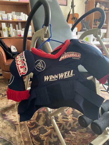 Junior Used Medium Winnwell Avenger Shoulder Pads