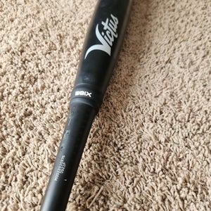 Victus Nox Bat (-8) 22 oz 30"  2 3/4 Alloy Barrel. USSSA CERTIFIED Gray/Black color. DINGER HITTER