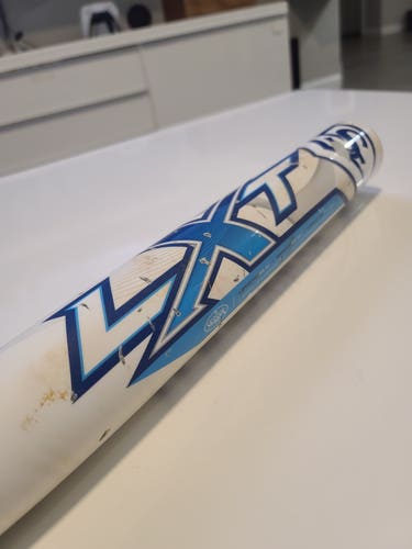 Louisville Slugger LXT 33" 23 oz (-10) Fastpitch Softball Bat