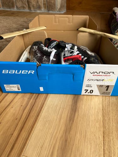 Used Bauer Regular Width  Size 7 Vapor Hyperlite Hockey Skates