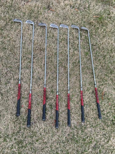 Set of 7 Wilson R. Mendralla Golf Club Irons 3,4,5,7,8,9,PW