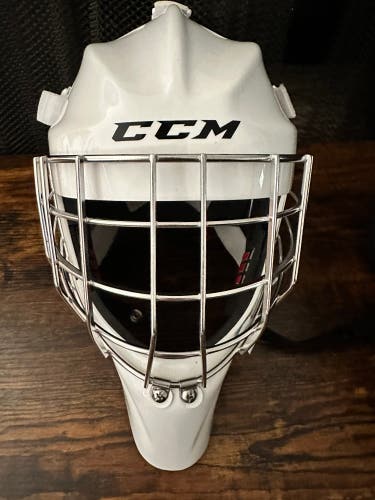 White SIZE SR L  Goalie Mask  CCM 1.9
