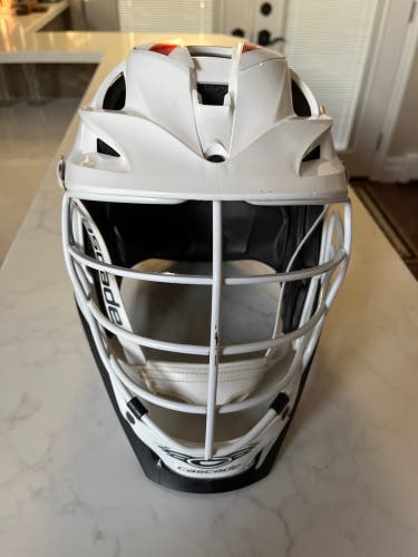 Player's Cascade S Helmet