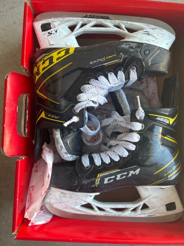 Junior Used CCM Super Tacks AS3 Hockey Skates D&R (Regular) 4.0