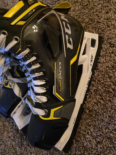 Used CCM Regular Width Size 6 AS3 pro Hockey Goalie Skates
