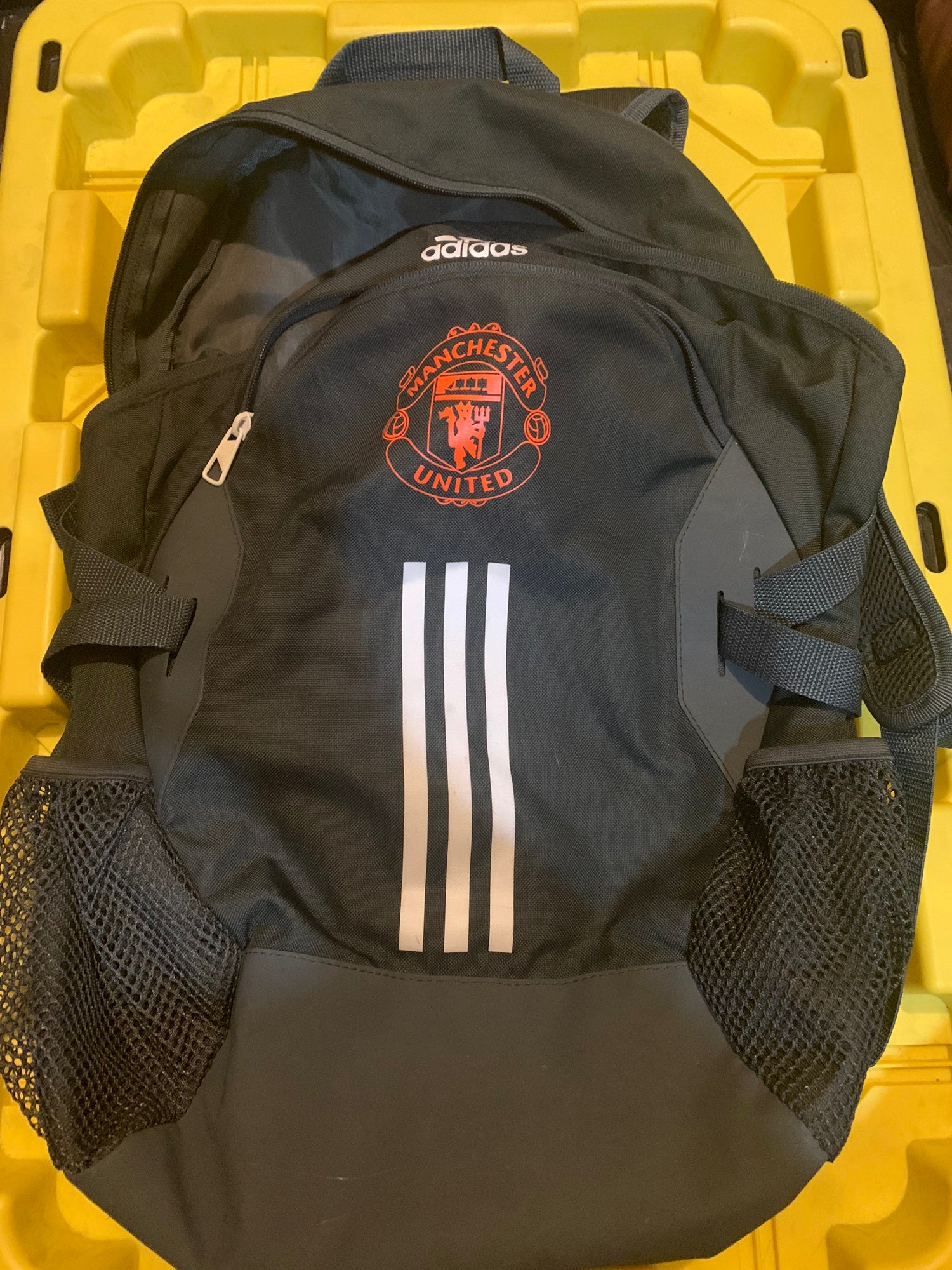 Desempacando pub Frotar Manchester United adidas player backpack | SidelineSwap