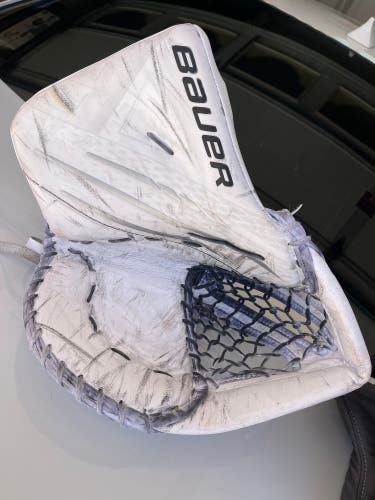 Bauer Hyperlite Senior glove and blocker