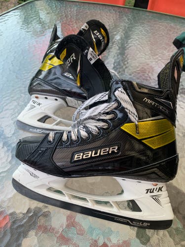 Senior Used Bauer Supreme matrix Hockey Skates Regular Width Size 8