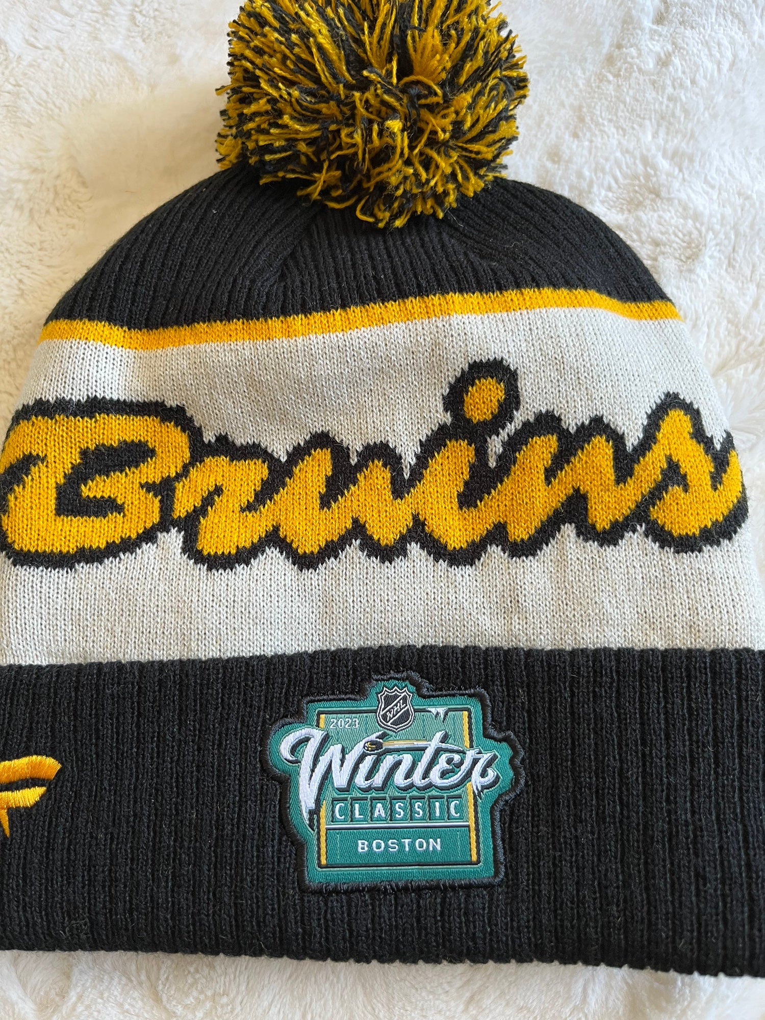 Men's Boston Bruins Fanatics Branded Gold/Black 2023 Winter Classic Team  Knit Hat