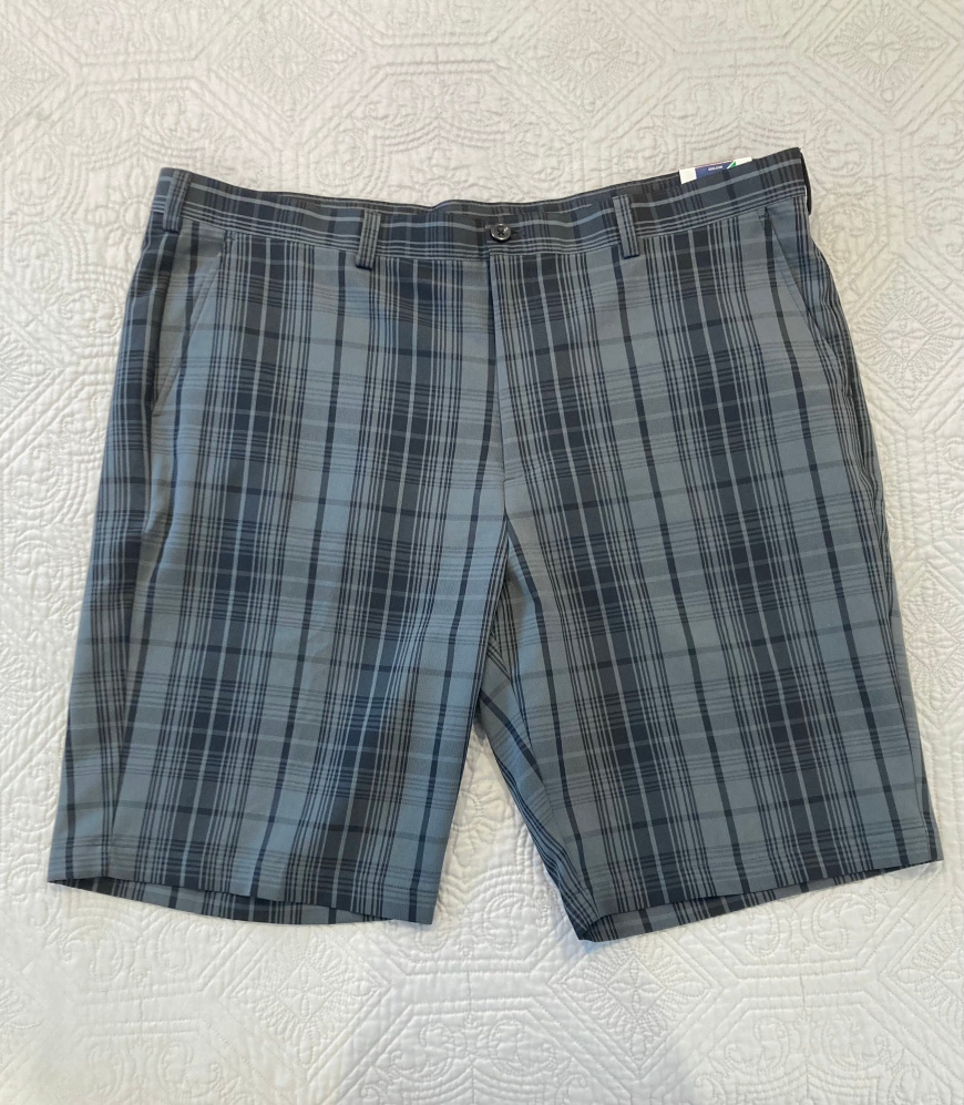 Izod Men’s Classic Fit Moisture Wicking Golf Shorts Size 42 Grey Plaid - NEW!