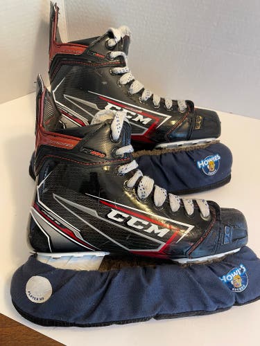 Junior CCM Regular Width Size 5 JetSpeed FT490 Hockey Skates