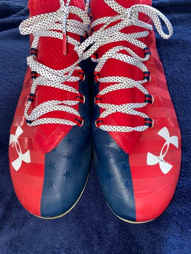 Red Men's Molded Cleats Under Armour Cleats