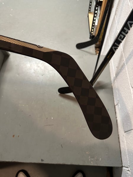 2 New Senior Warrior Right Handed Alpha LX Pro Hockey Stick PM91A Pro Stock
