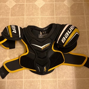 Used Small Bauer Supreme HP Shoulder Pads