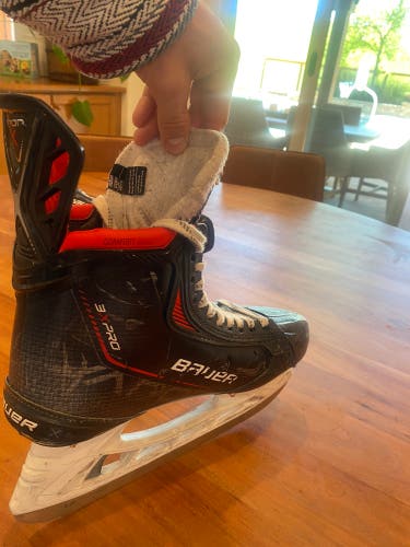 Used Bauer Size 9.5 Vapor 3X Pro Hockey Skates