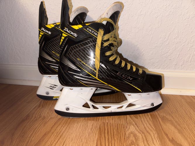 Used CCM Regular Width Size 8 Ultra Tacks Hockey Skates