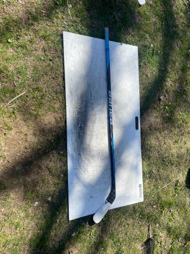 Senior Right Handed P92M Nexus Sync Hockey Stick