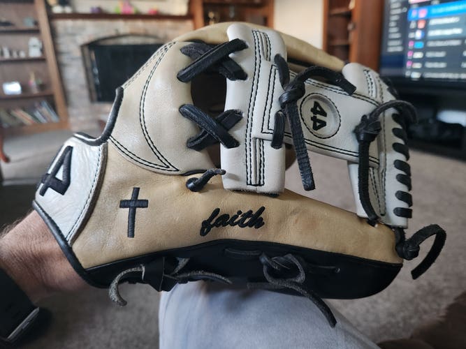 Used Right Hand Throw 44 Pro Signiture Series Baseball Glove 12"