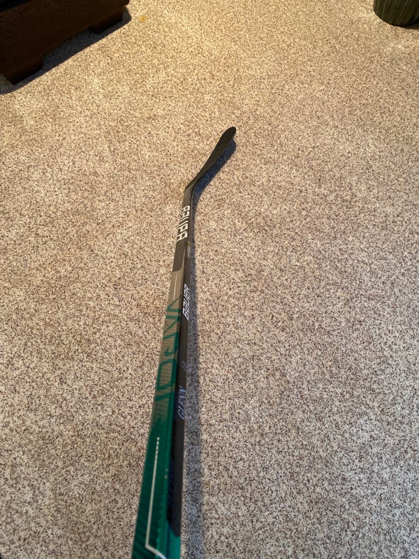 Senior Right Handed P92 Pro Stock Vapor Hyperlite Hockey Stick