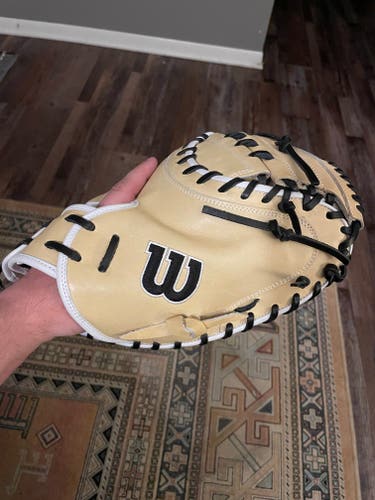 New Right Hand Throw Wilson Catcher's A2000 Baseball Glove 33"