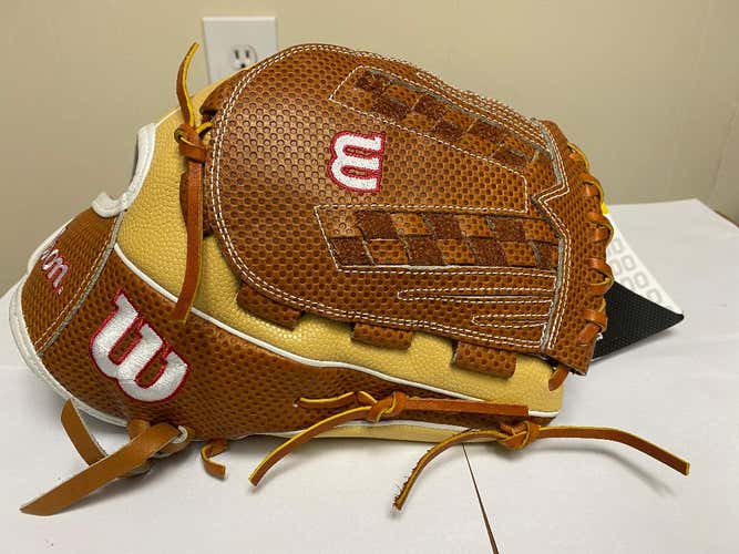 Brand New Wilson 12.5'' V125 A2000 SuperSkin Series Fastpitch Glove SpinControl Retail $299