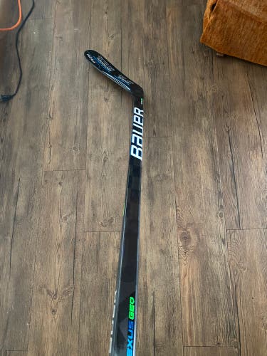 New Left Hand P92M Nexus Geo Hockey Stick