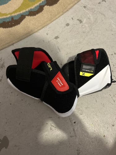 Large Bauer Vapor Hyperlite Elbow Pads