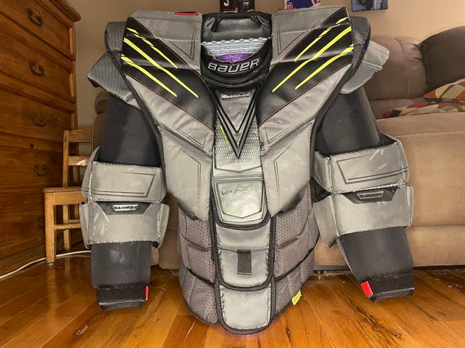 Used Medium Bauer Hyperlite Goalie Chest Protector