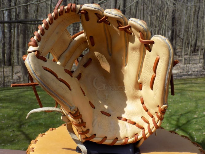 Used Rawlings Right Hand Throw Infield Gold Glove Elite Baseball Glove 11.25"