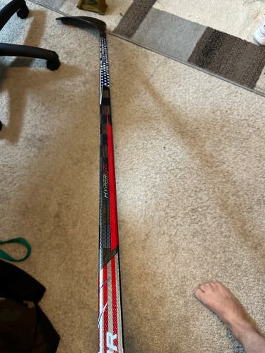 New Right Handed P92M Pro Stock Vapor Hyperlite Hockey Stick