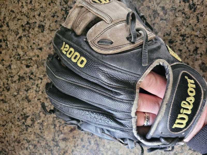 Wilson A2000 G4 11.5 Baseball Glove Adult