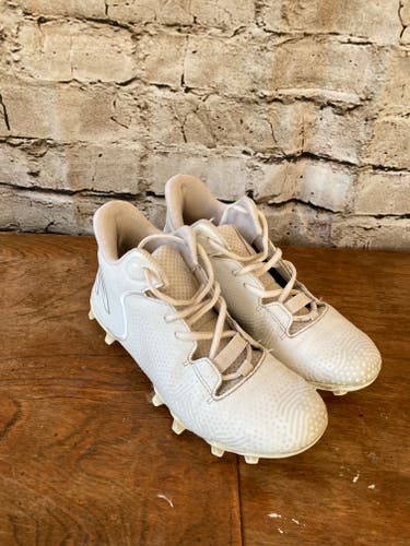 White Adult Used Men's Size 6.0 (Women's 7.0) New Balance Mid Top Freeze